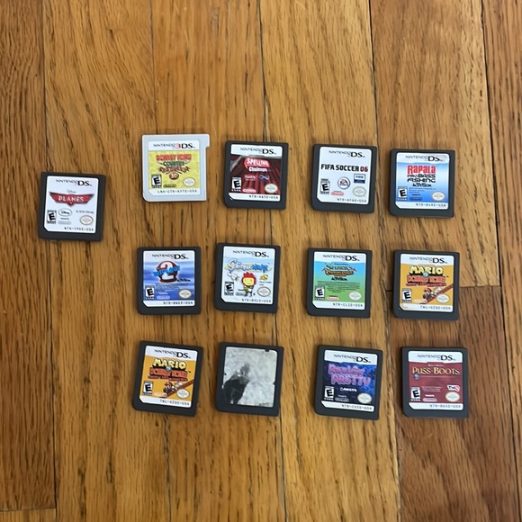 bottom half of new Nintendo 2DS XL purple (FOR PARTS ONLY) + 13 games and more - Picture 2 of 11